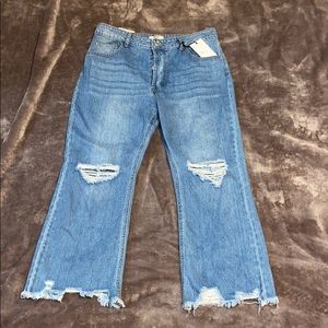 Distressed high-waisted Straight-Leg Jeans!!